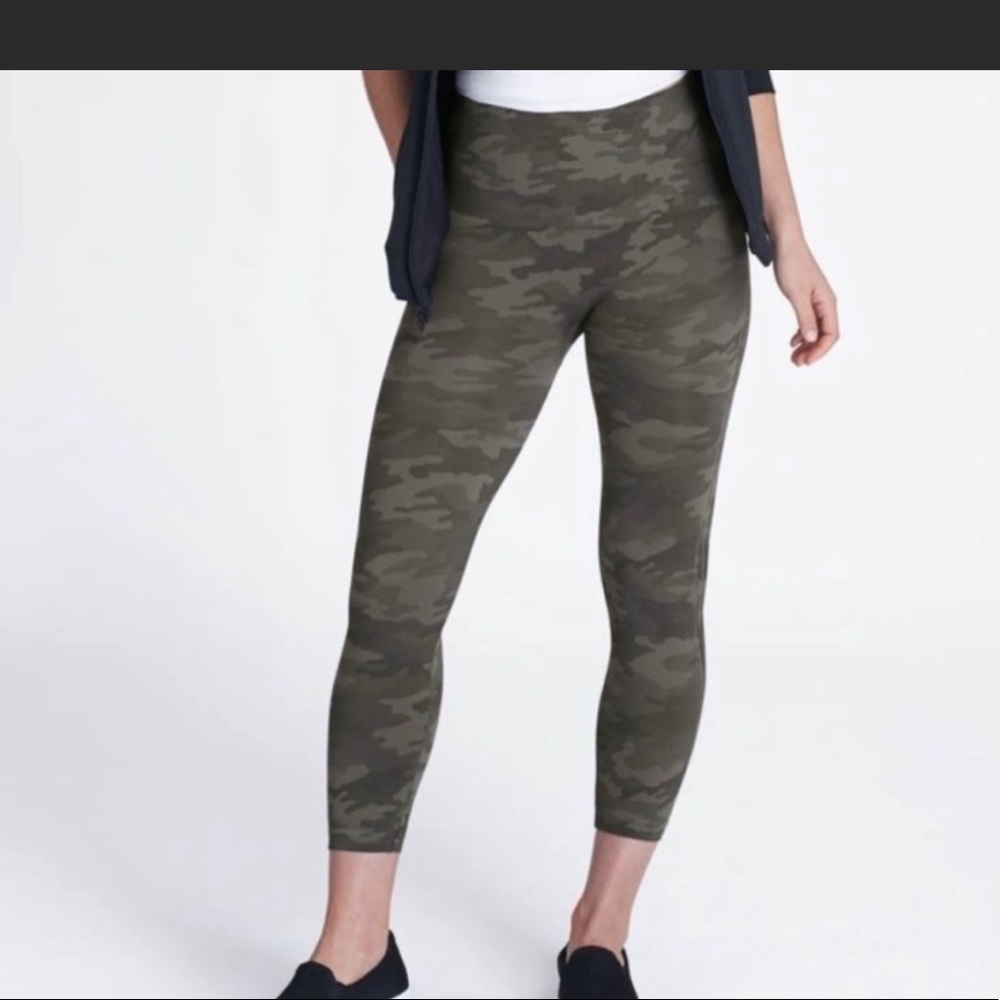 Spanx cropped camo leggings size XL